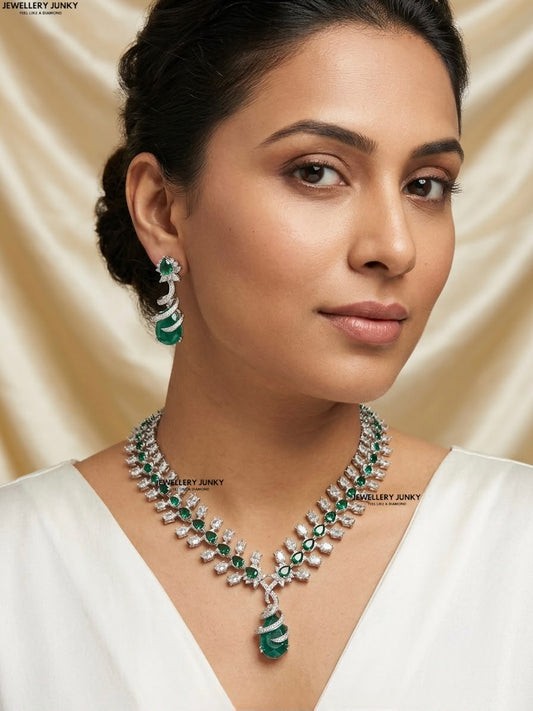 ARNA DIAMOND NECKLACE