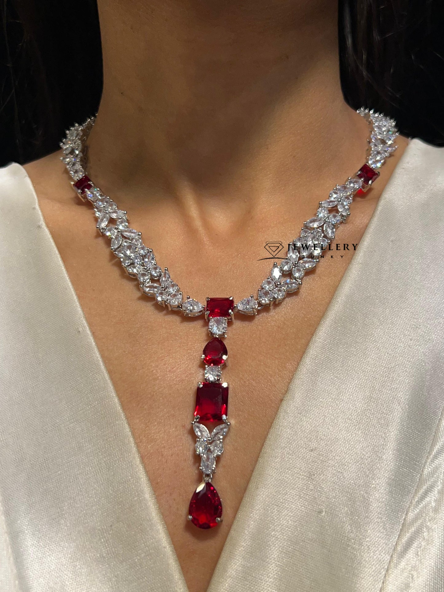 ELLIS DIAMOND NECKLACE