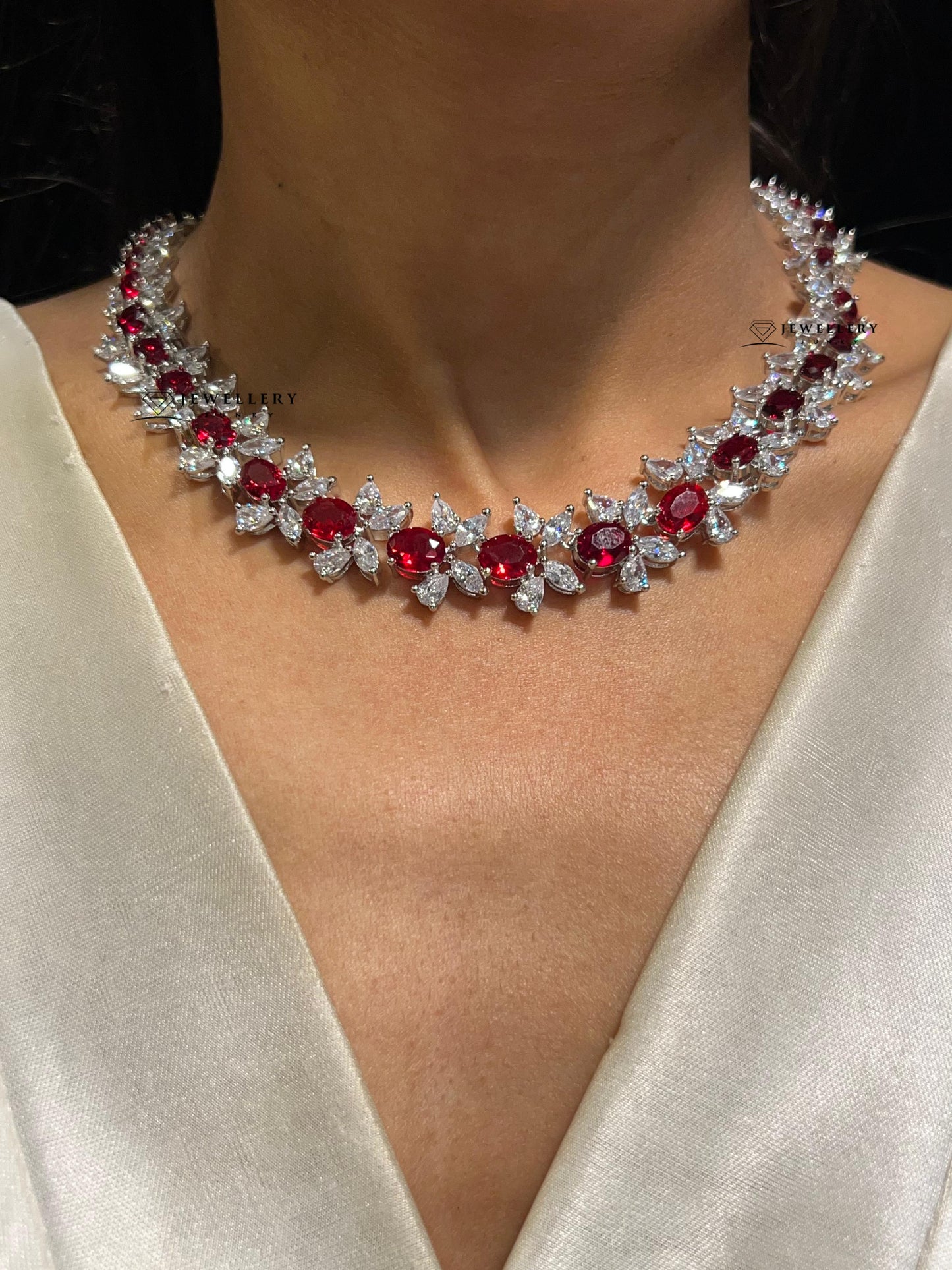 MAIA DIAMOND NECKLACE