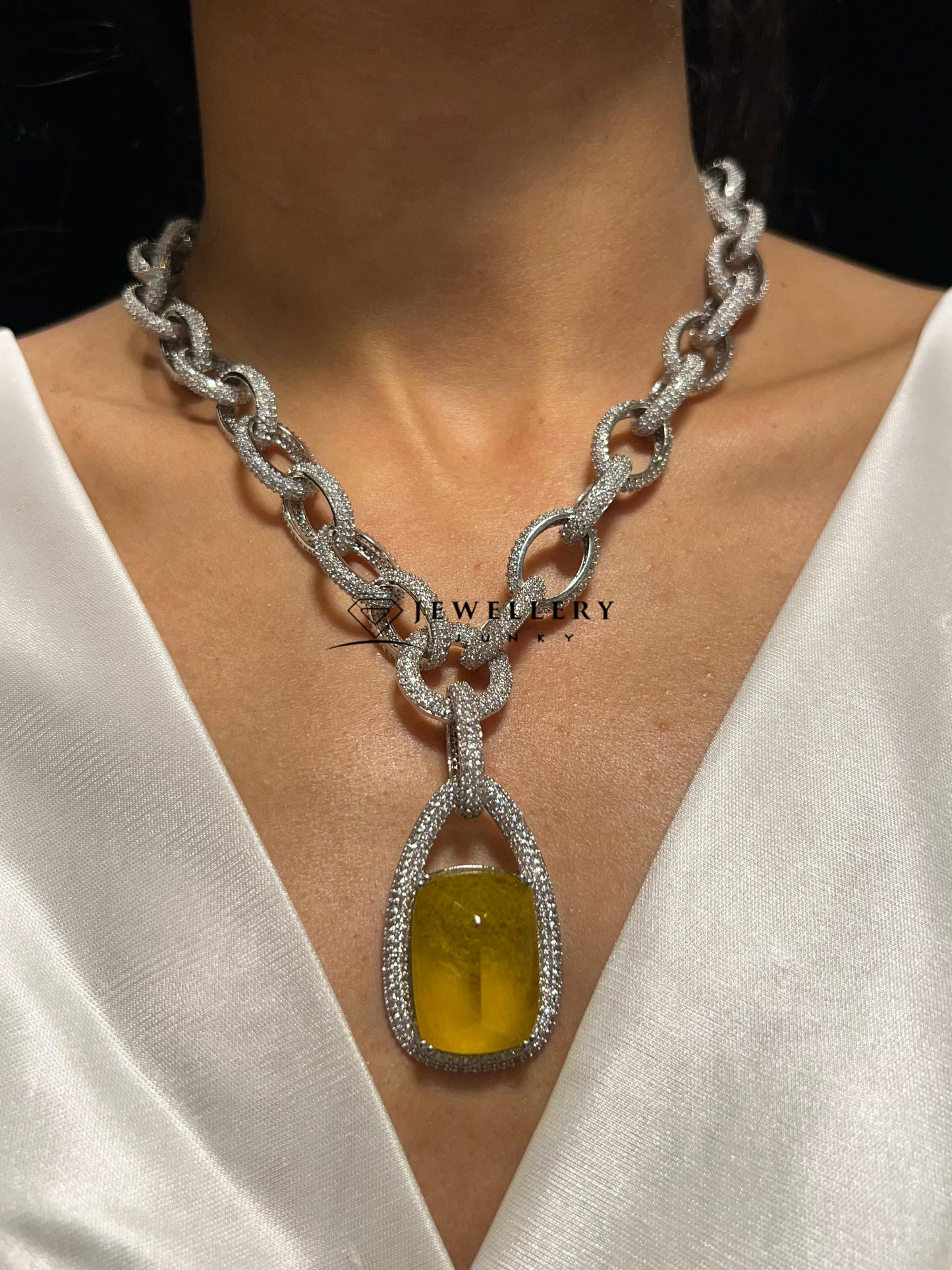 ARVI DIMAOND NECKLACE