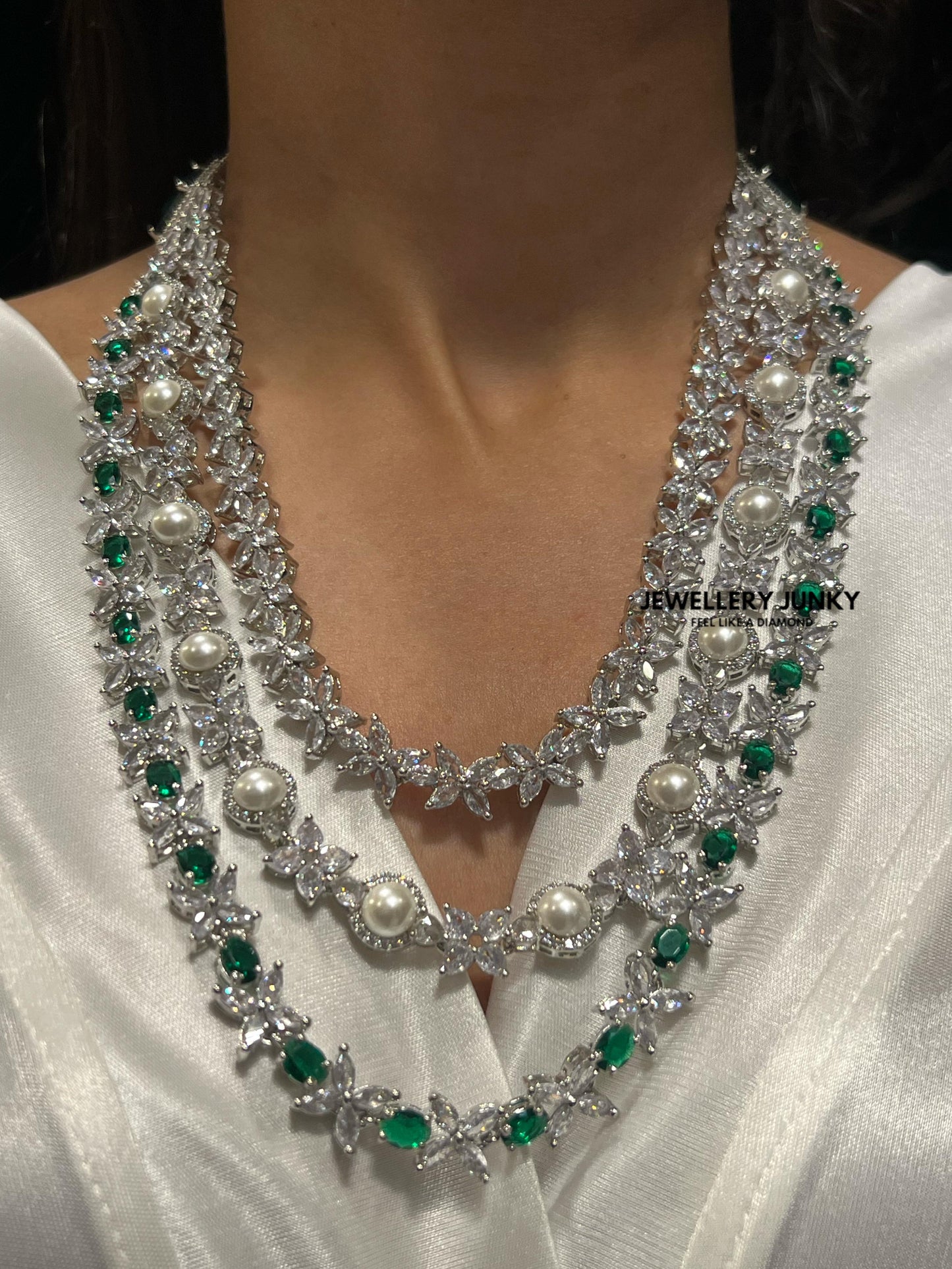 MAIRA DIAMOND LAYER NECKLACE