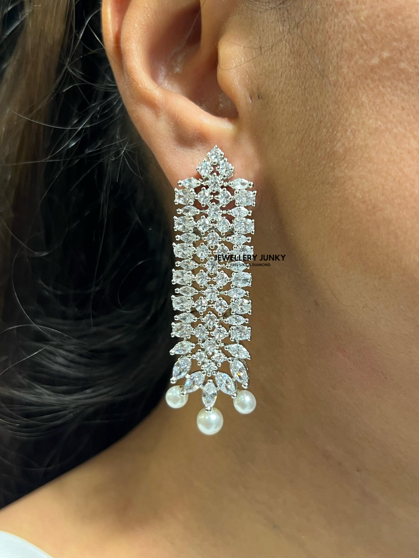 AVANTI DIAMOND NECKLACE