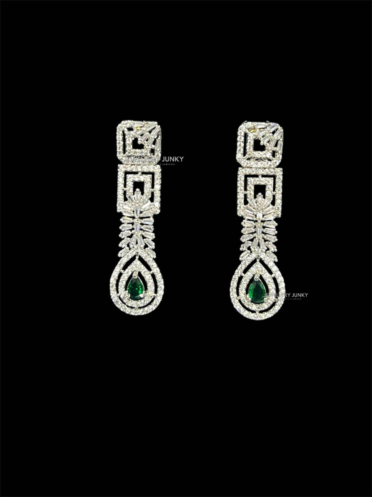 MIHIKA DIAMOND NECKLACE