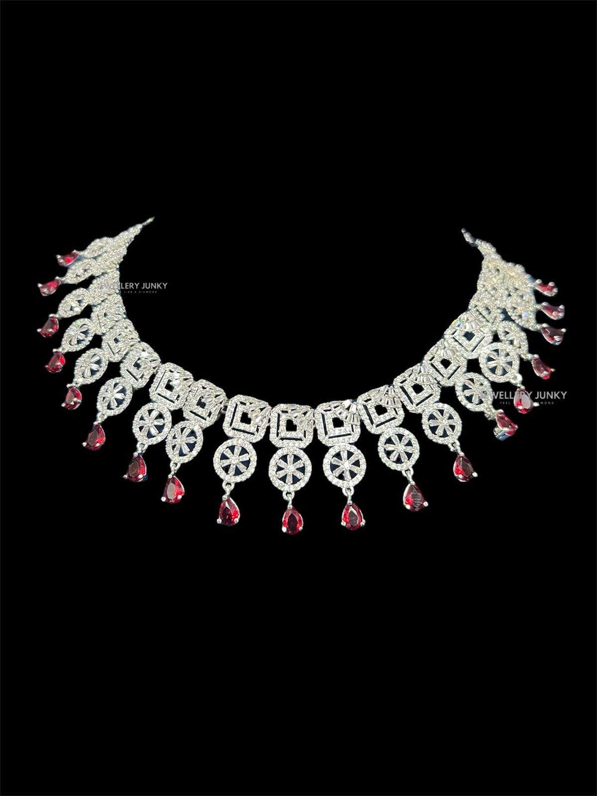 MIHIKA DIAMOND NECKLACE