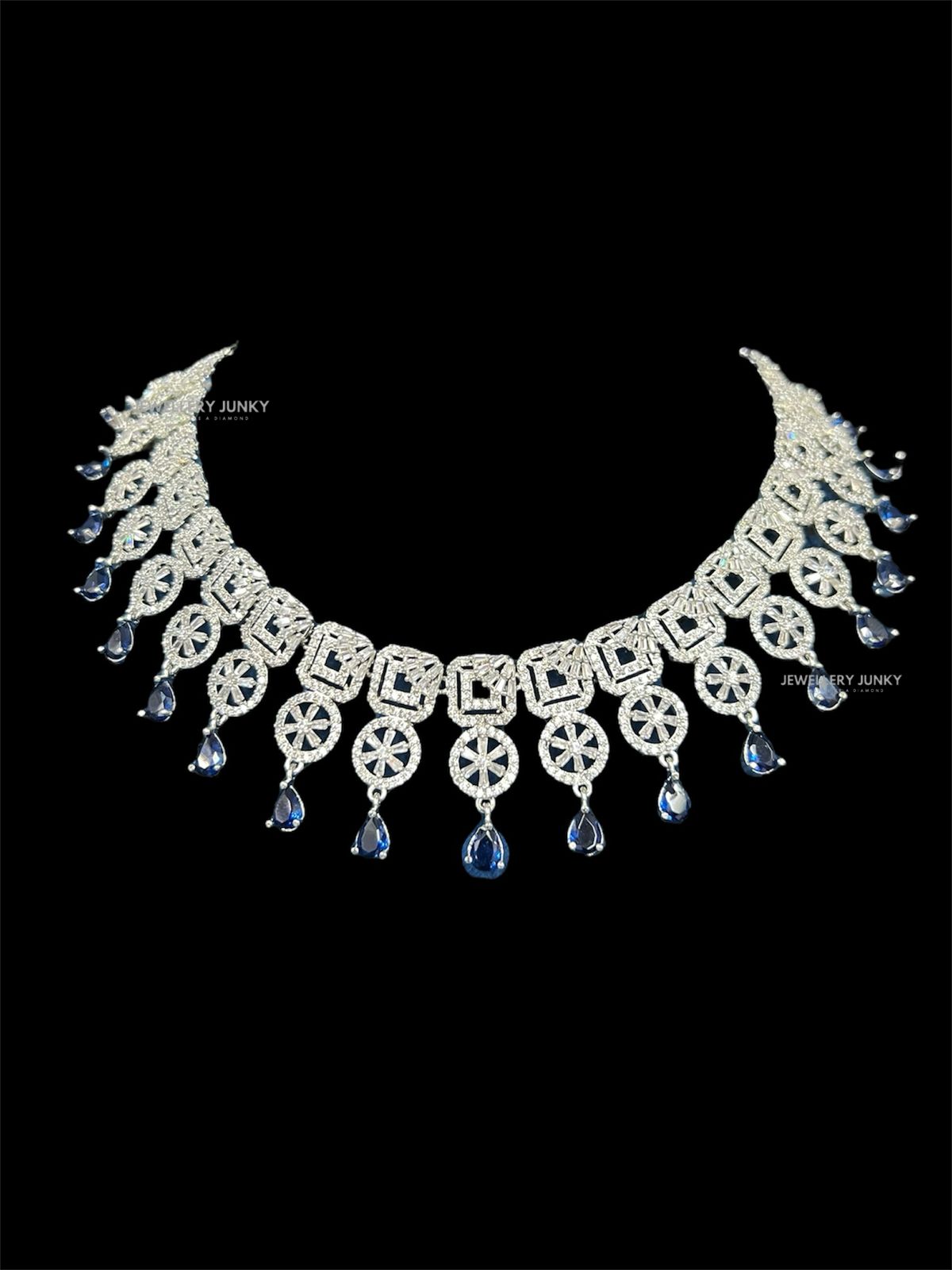 MIHIKA DIAMOND NECKLACE