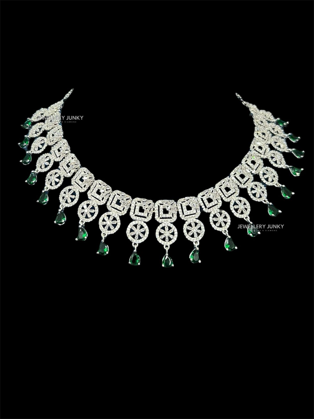 MIHIKA DIAMOND NECKLACE