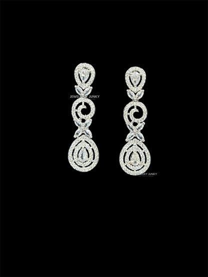 ISHANI DIAMOND NECKLACE