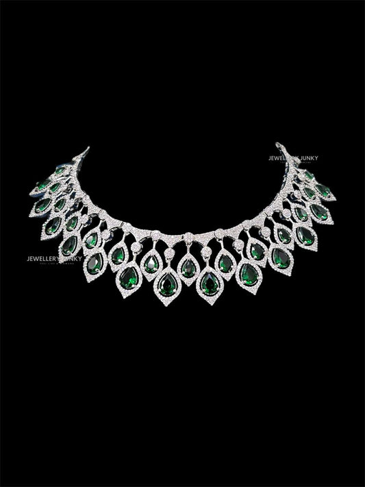 SHELLY DIAMOND NECKLACE
