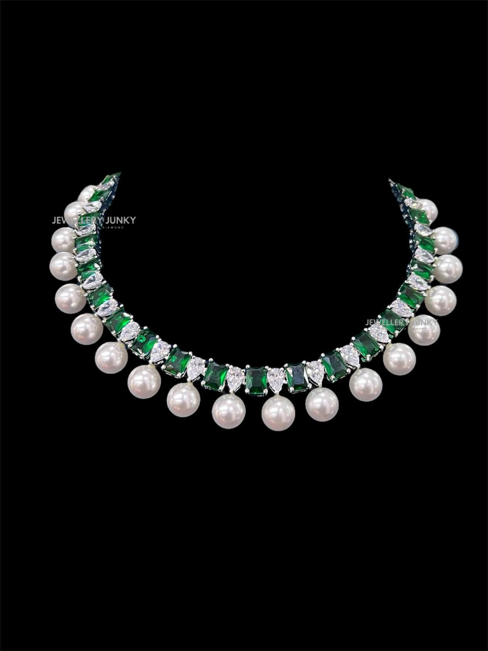 SOHA DIAMOND PEARL NECKLACE