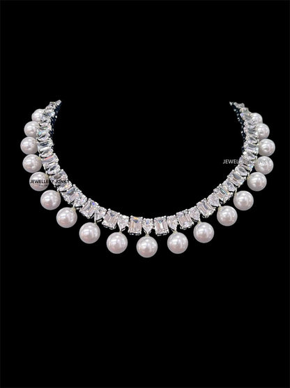 SOHA DIAMOND PEARL NECKLACE