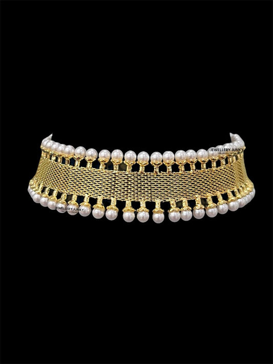 SONAM KAPOOR PEAR CHOKER
