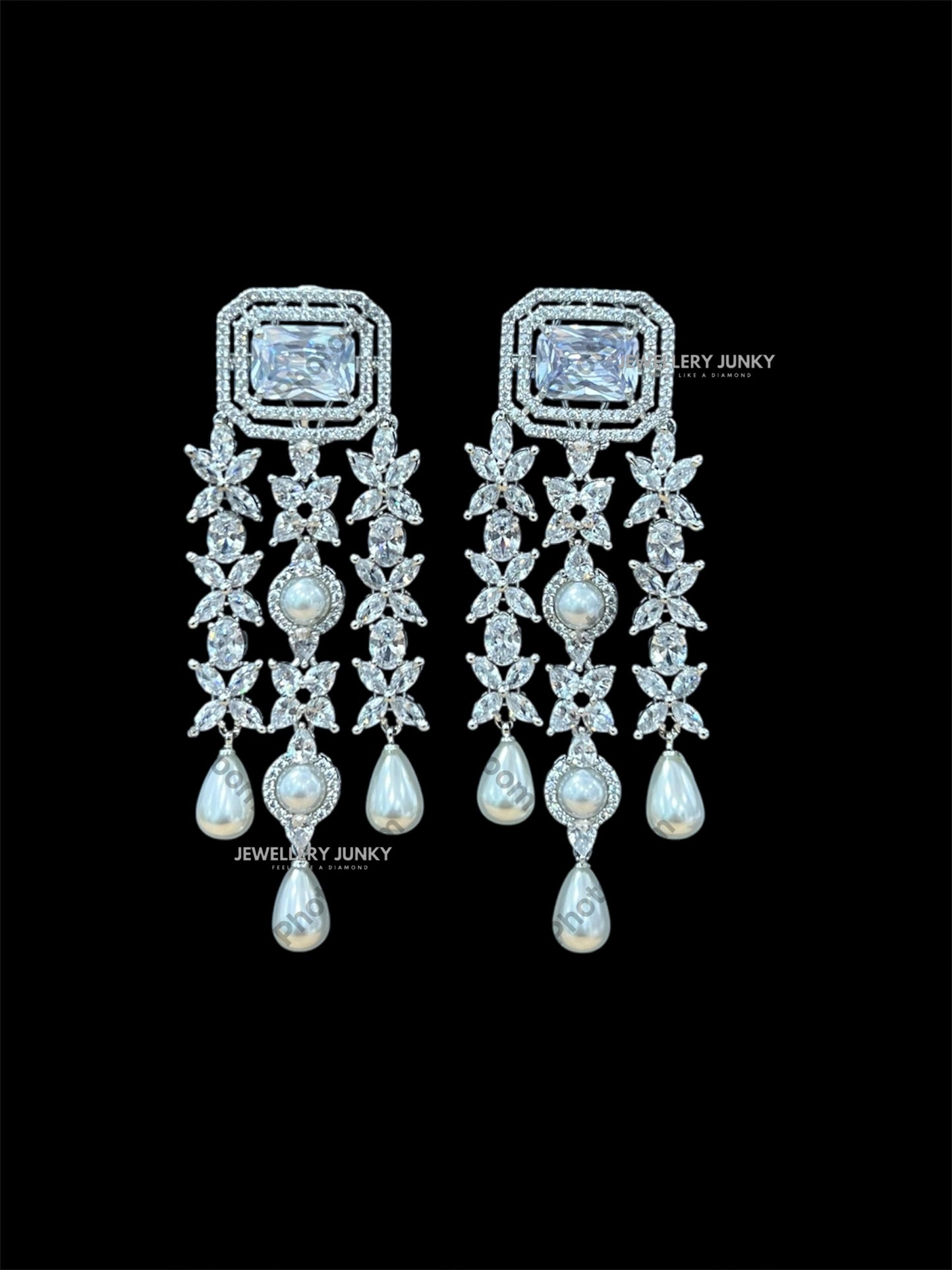 MAIRA DIAMOND LAYER NECKLACE