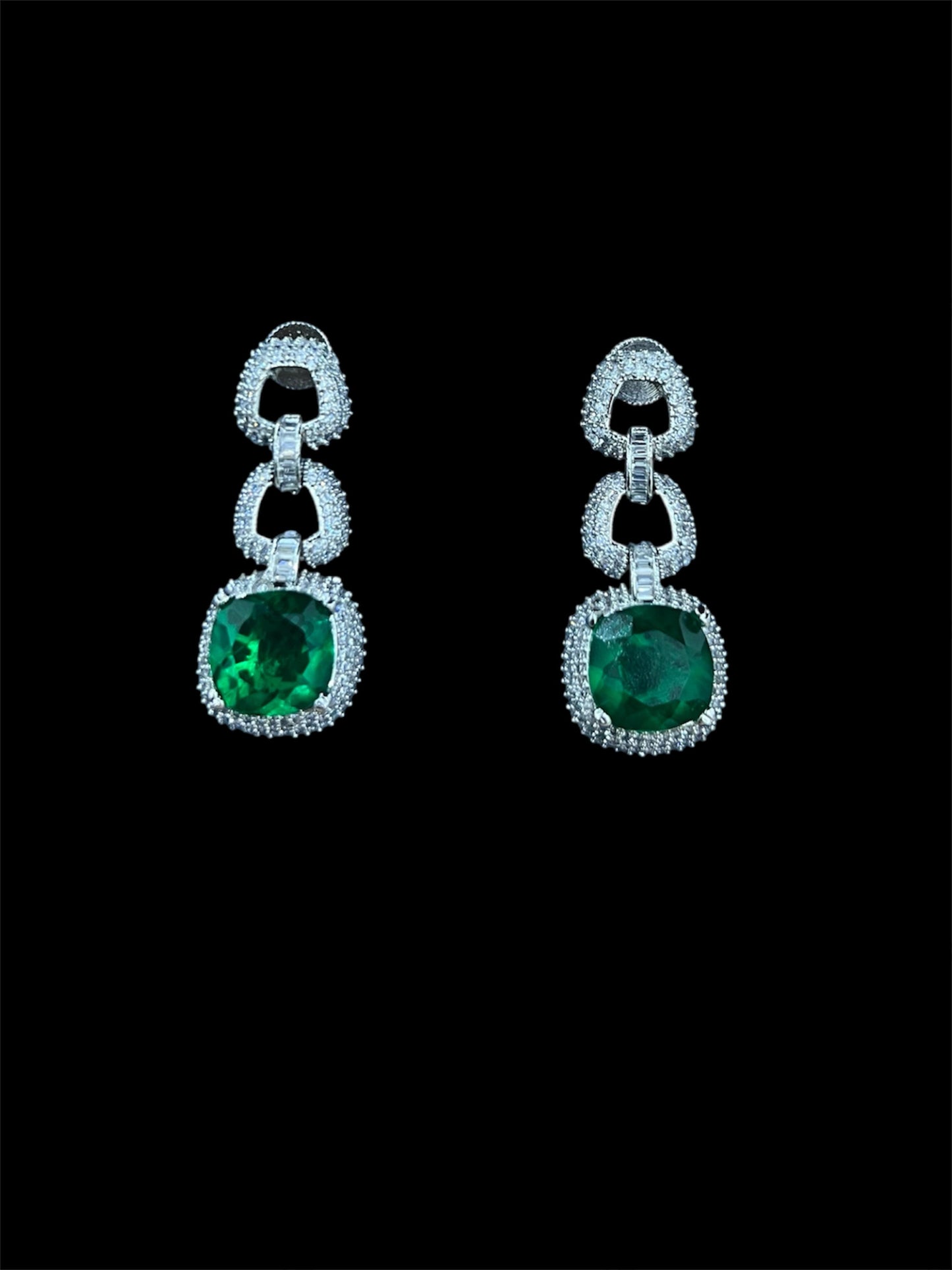 ELARA DIAMOND NECKLACE