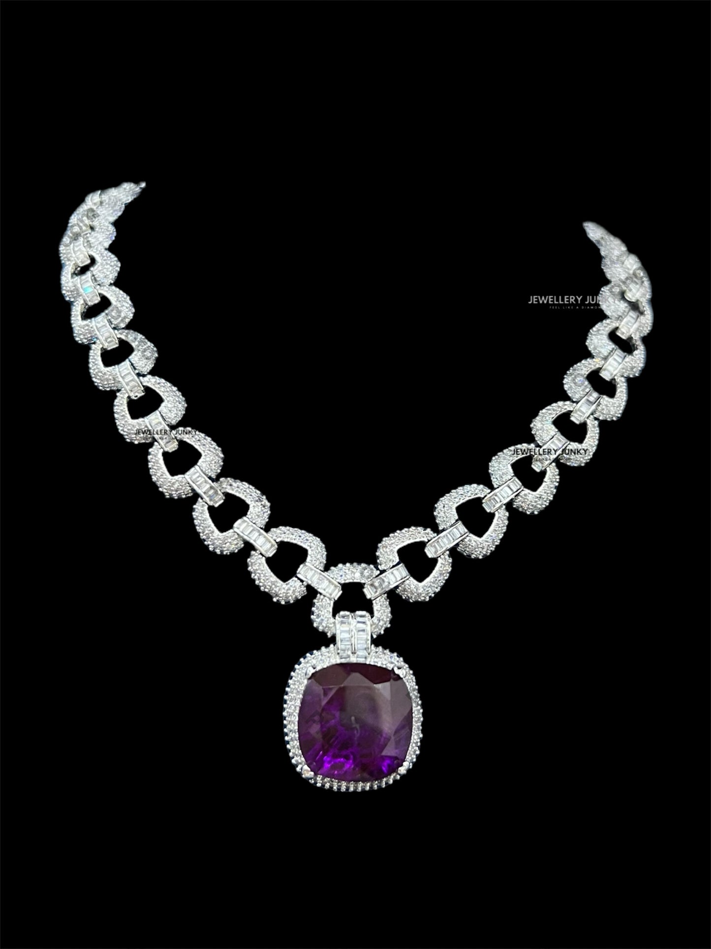 ELARA DIAMOND NECKLACE
