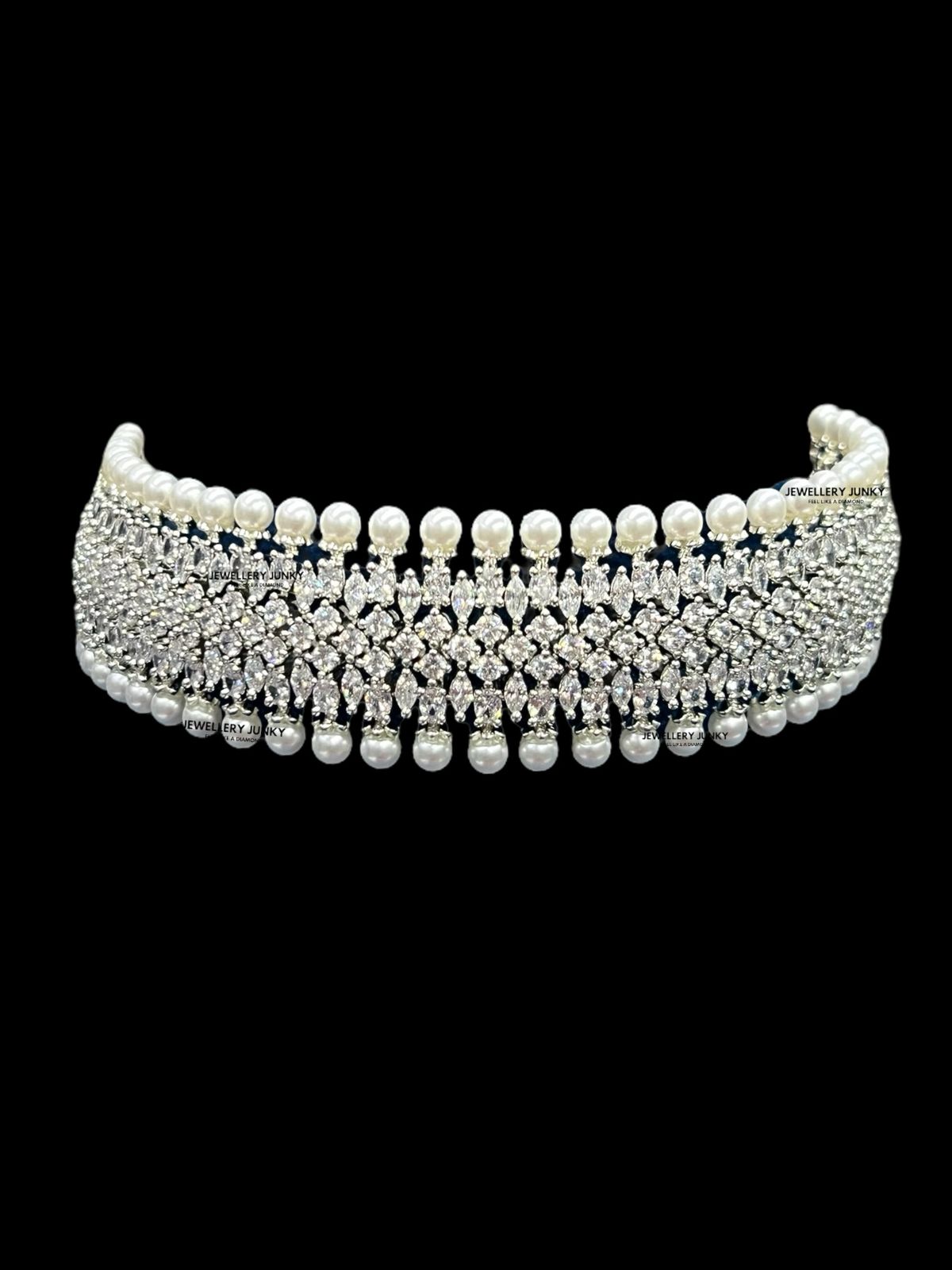 AVANTI DIAMOND NECKLACE
