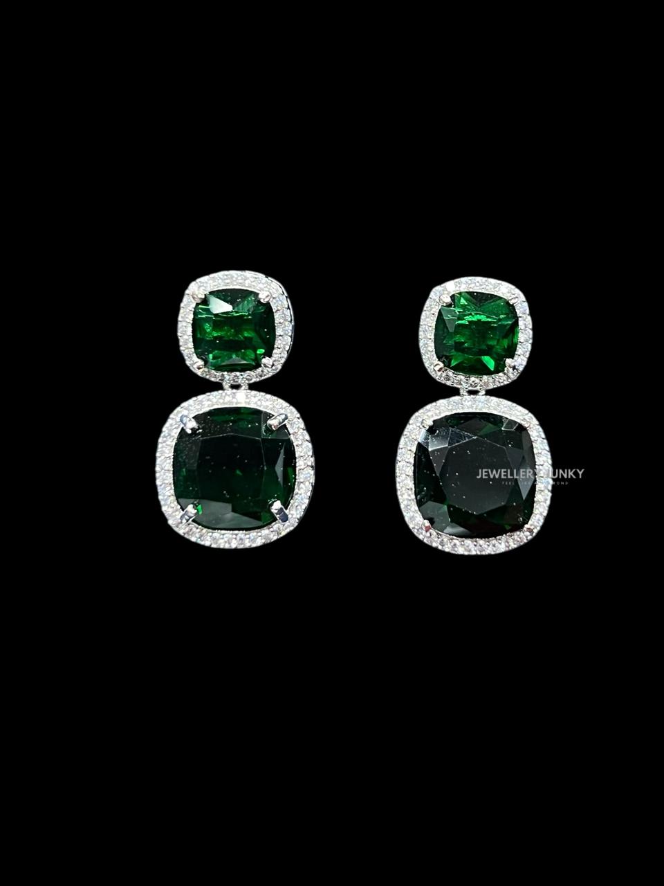 OMAYA CUSION CUT DIAMOND NECKLACE