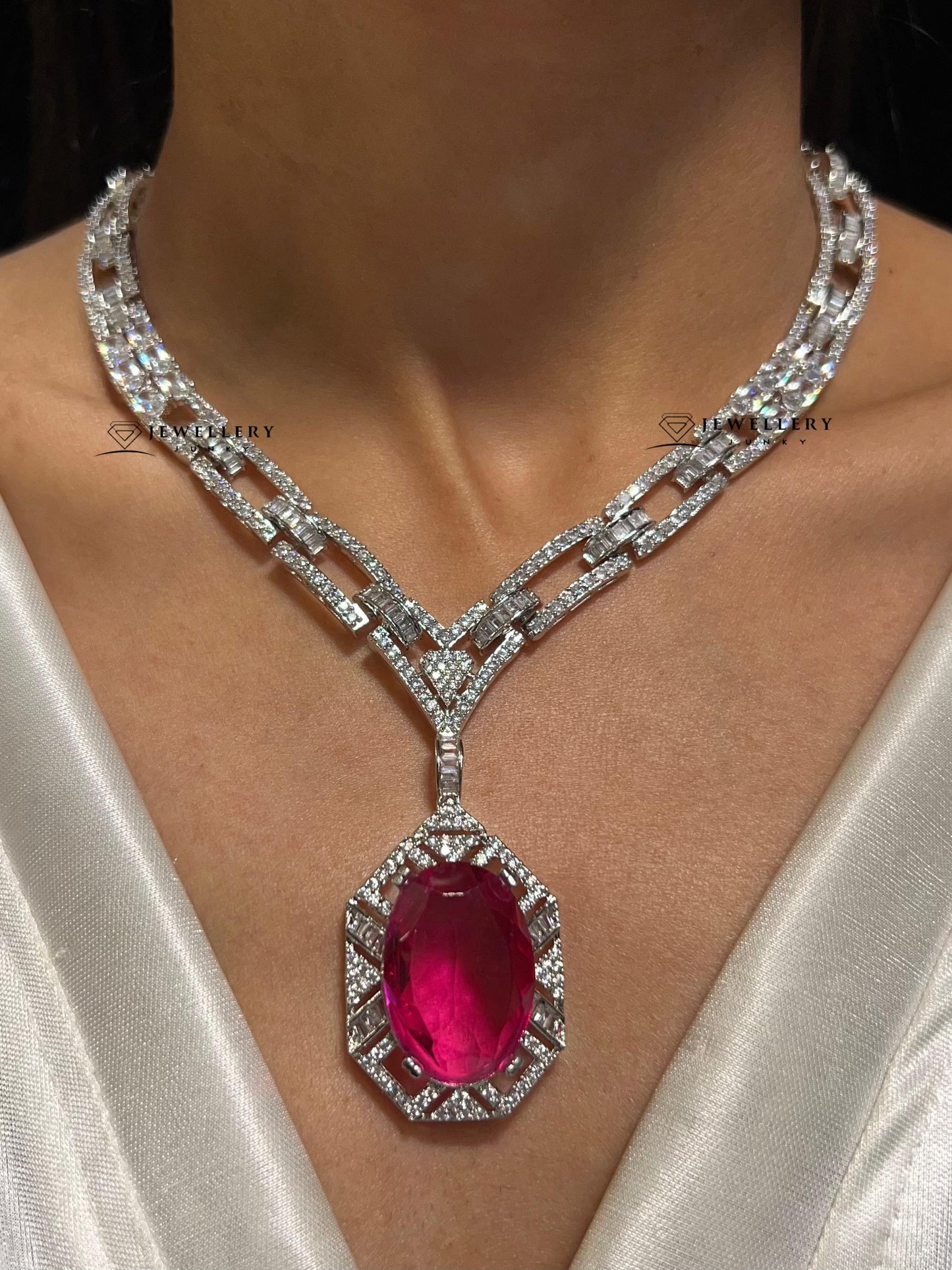 IRA OVAL DIAMOND NECKLACE