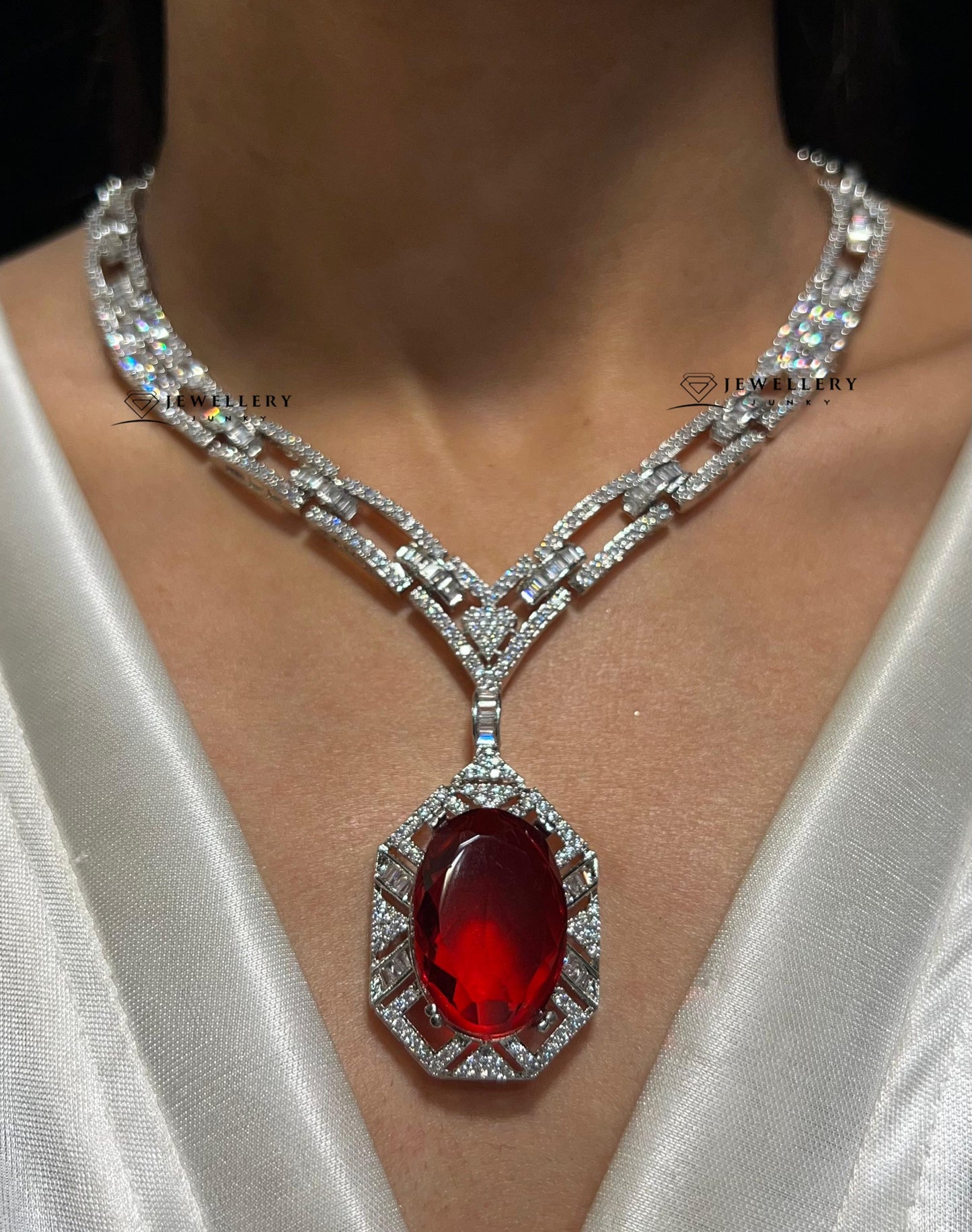 IRA OVAL DIAMOND NECKLACE
