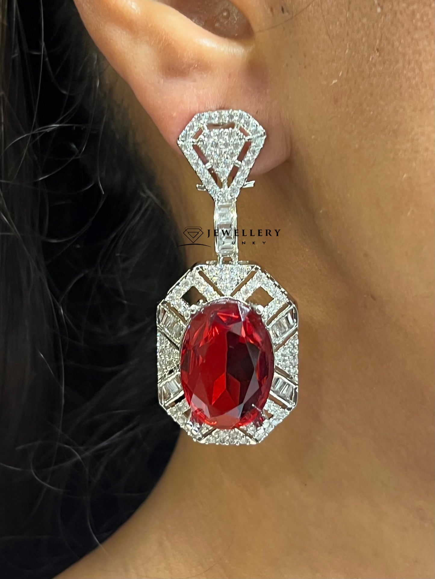 IRA OVAL DIAMOND NECKLACE