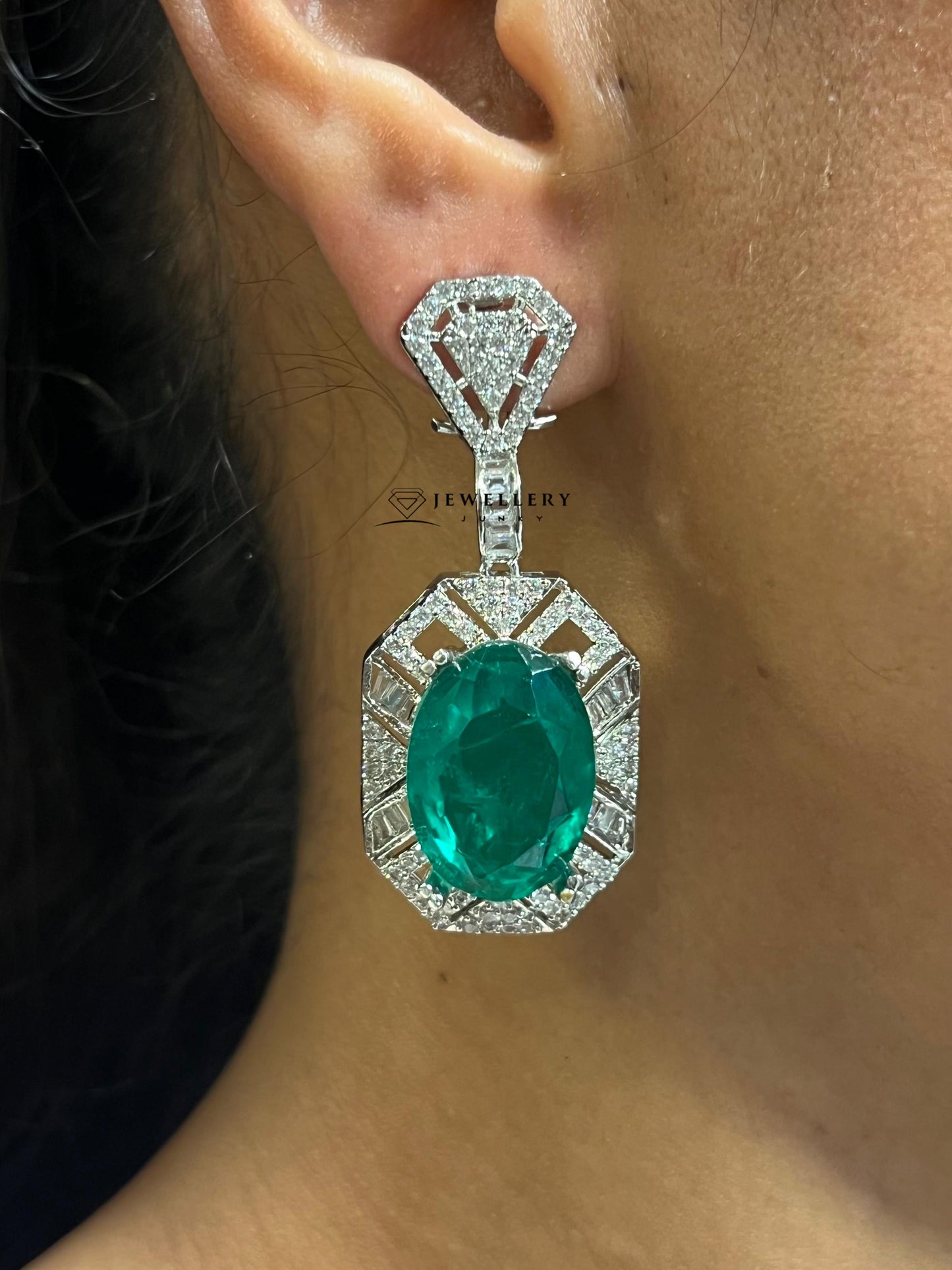 IRA OVAL DIAMOND NECKLACE