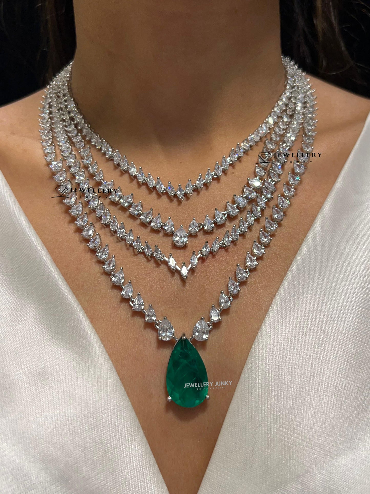 INAAYA DIAMOND NECKLACE