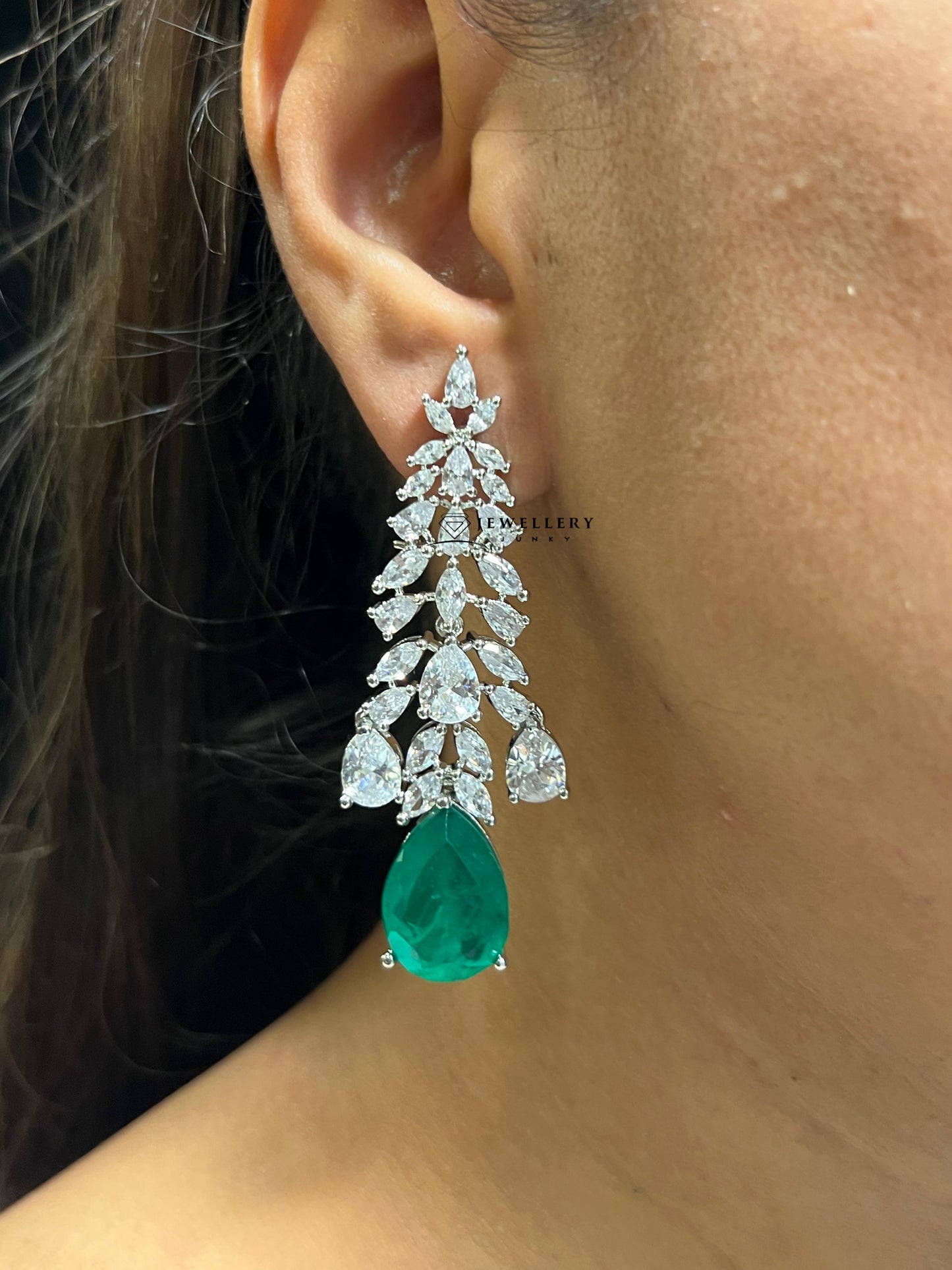 INAAYA DIAMOND NECKLACE