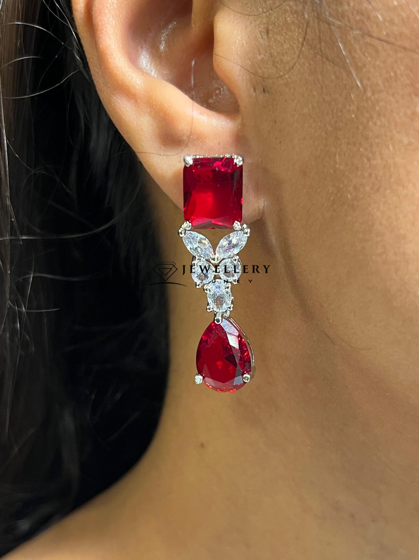 ELLIS DIAMOND NECKLACE