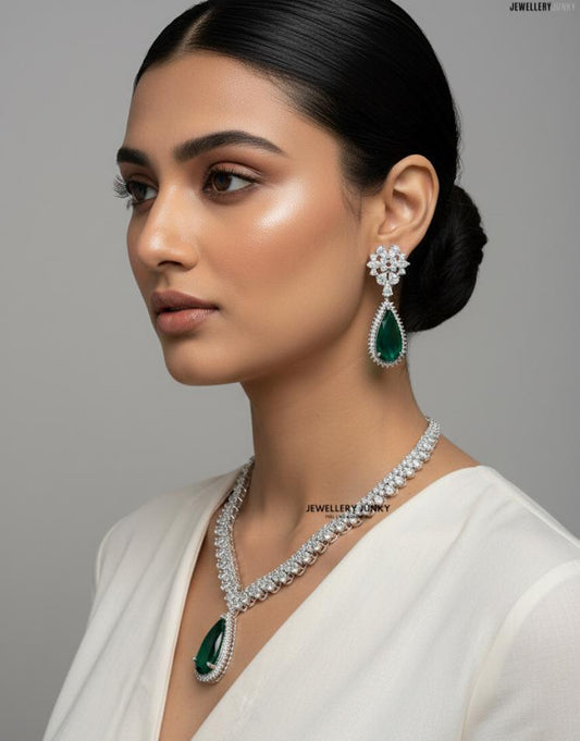 ELIA DIAMOND NECKLACE