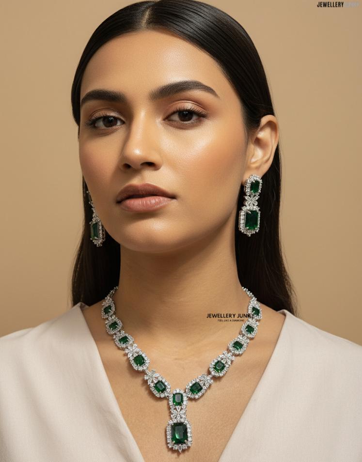 ESTRELLA DIAMOND NECKLACE