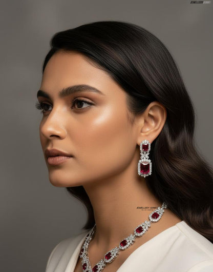 ESTRELLA DIAMOND NECKLACE