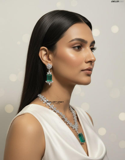 ZORA EMERALD DIAMOND NECKLACE