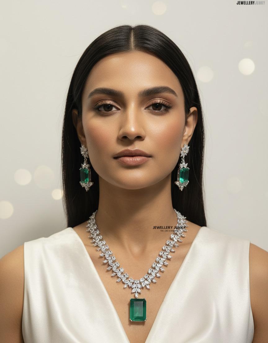 ZORA EMERALD DIAMOND NECKLACE