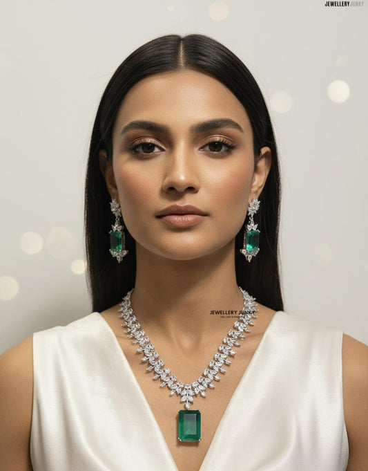ZORA EMERALD DIAMOND NECKLACE