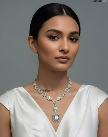 SARIKA DIAMOND NECKLACE
