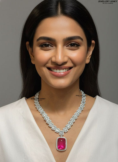 MEGAN DIAMOND NECKLACE