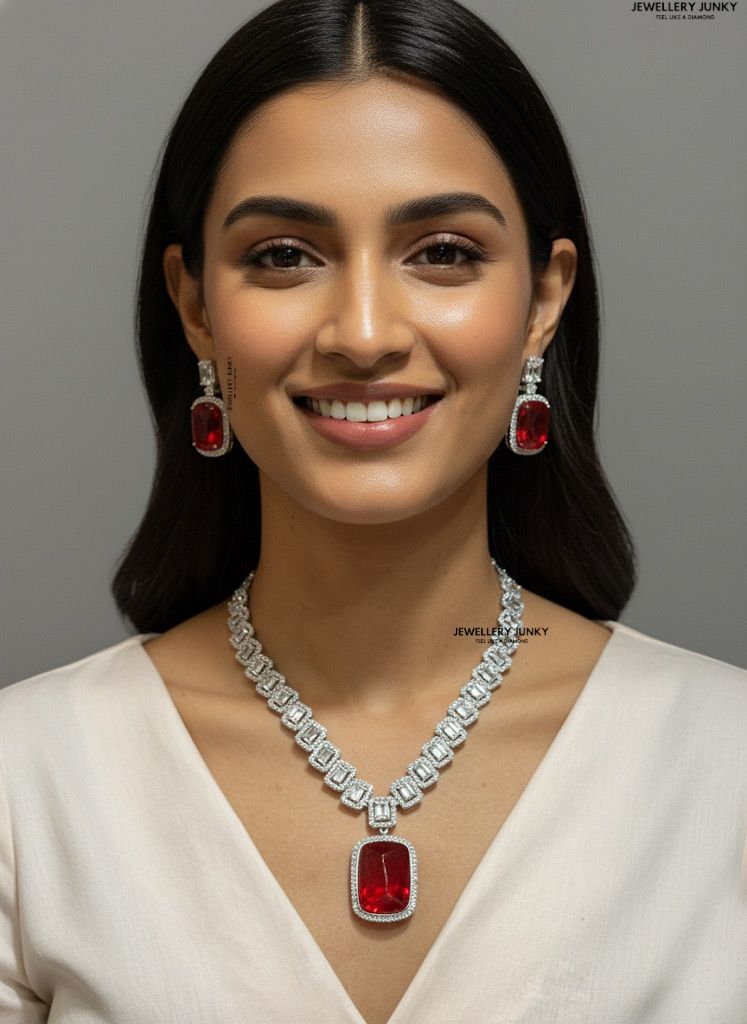 MEGAN DIAMOND NECKLACE