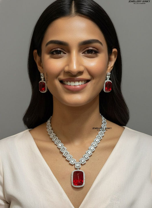 MEGAN DIAMOND NECKLACE