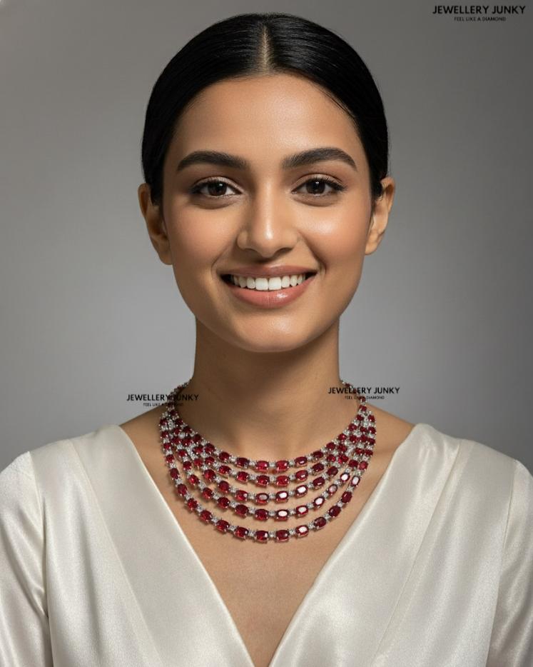 LEY DIAMOND NECKLACE