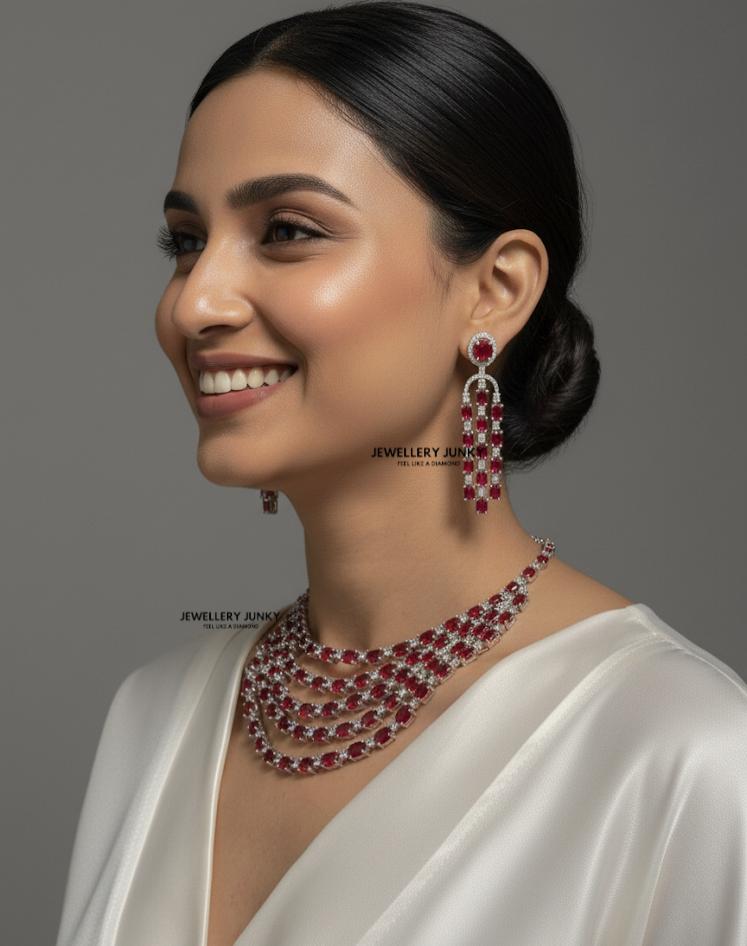 LEY DIAMOND NECKLACE