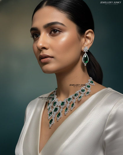 ALEAH DIAMOND NECKLACE