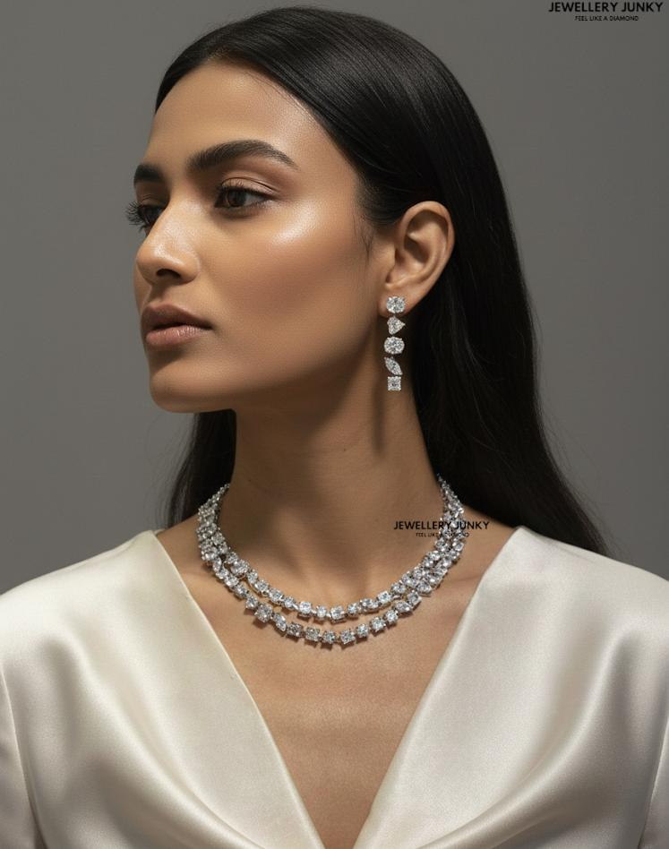 LAUREL DIAMOND NECKLACE