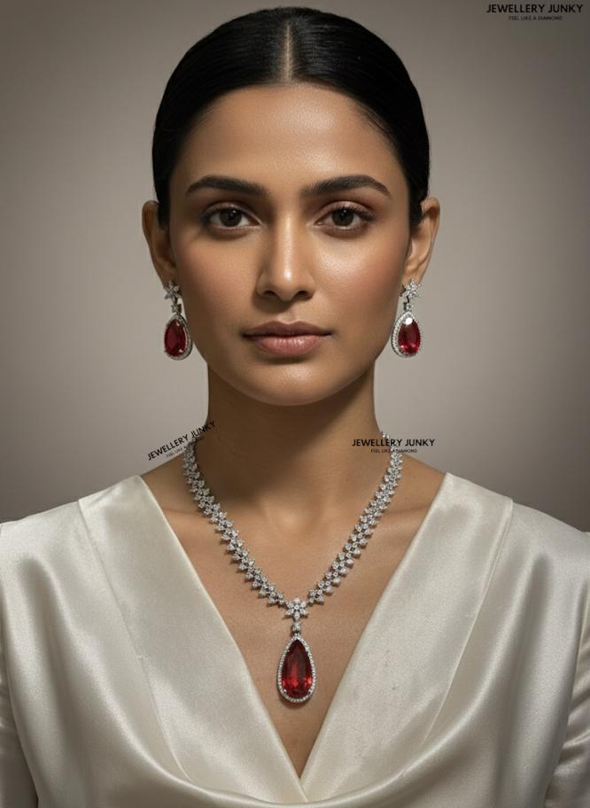 EMERSON DIAMOND NECKLACE