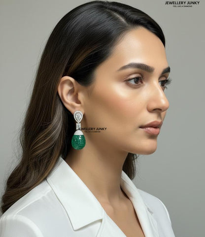 NESSA INVISIBLE DIAMOND EARRING E-1102