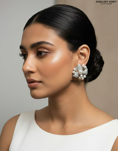 FLORAL PEARL DIAMOND STUD E-1004