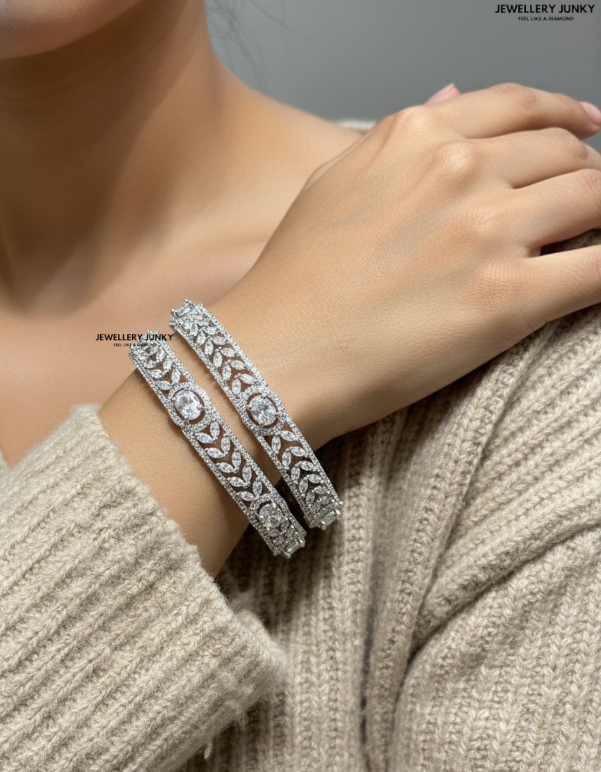 HANNA DIAMOND BANGLE