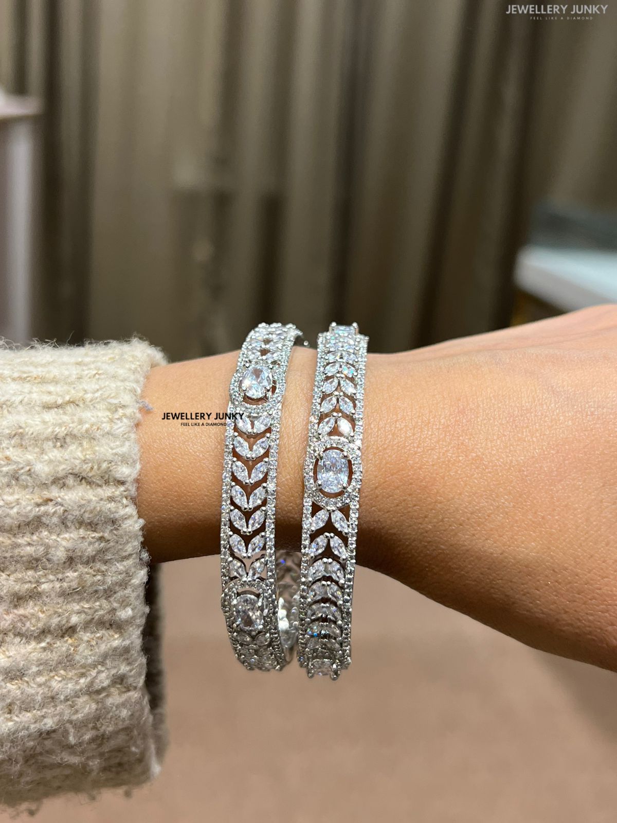 HANNA DIAMOND BANGLE