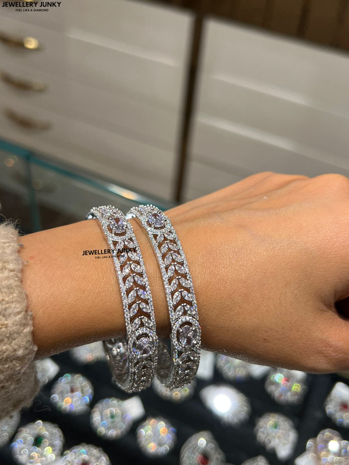 HANNA DIAMOND BANGLE