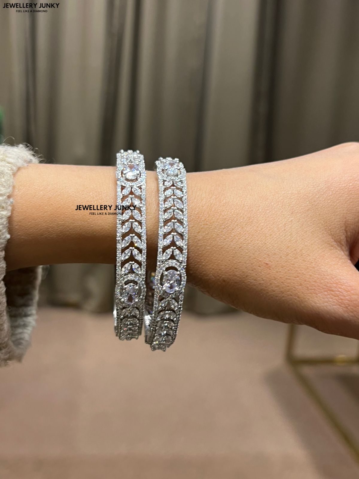 HANNA DIAMOND BANGLE