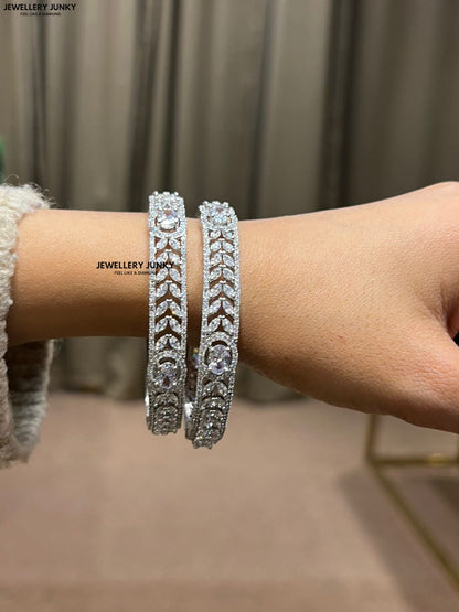 HANNA DIAMOND BANGLE