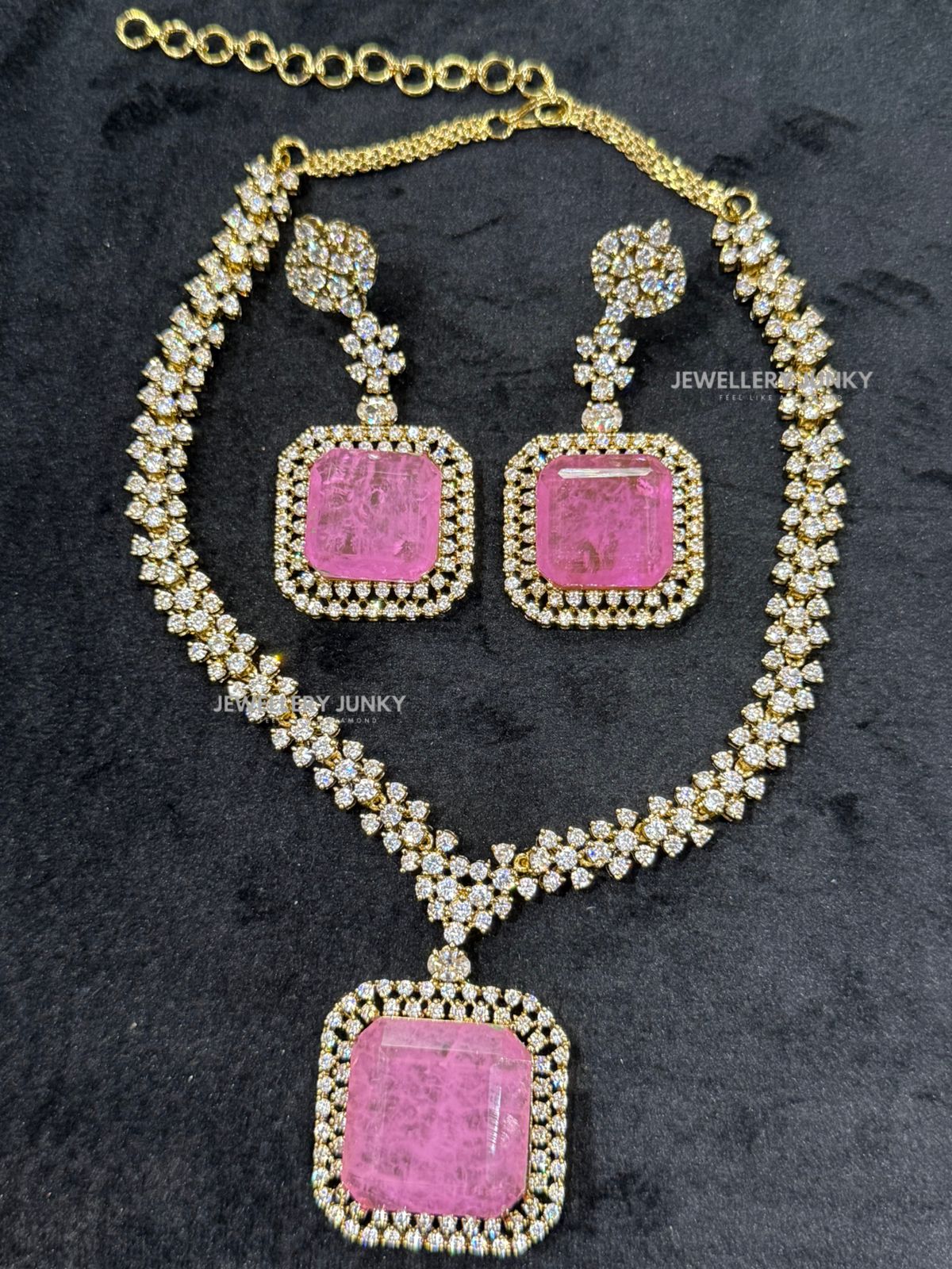 AGNIV DIAMOND NECKLACE